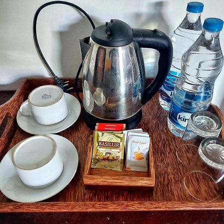 Sweden Inn Guesthouse Хиккадува Экстерьер фото