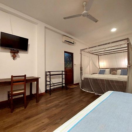 Sweden Inn Guesthouse Хиккадува Экстерьер фото