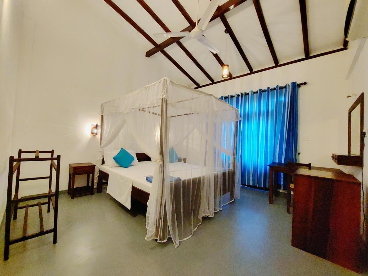 Sweden Inn Guesthouse Хиккадува Экстерьер фото
