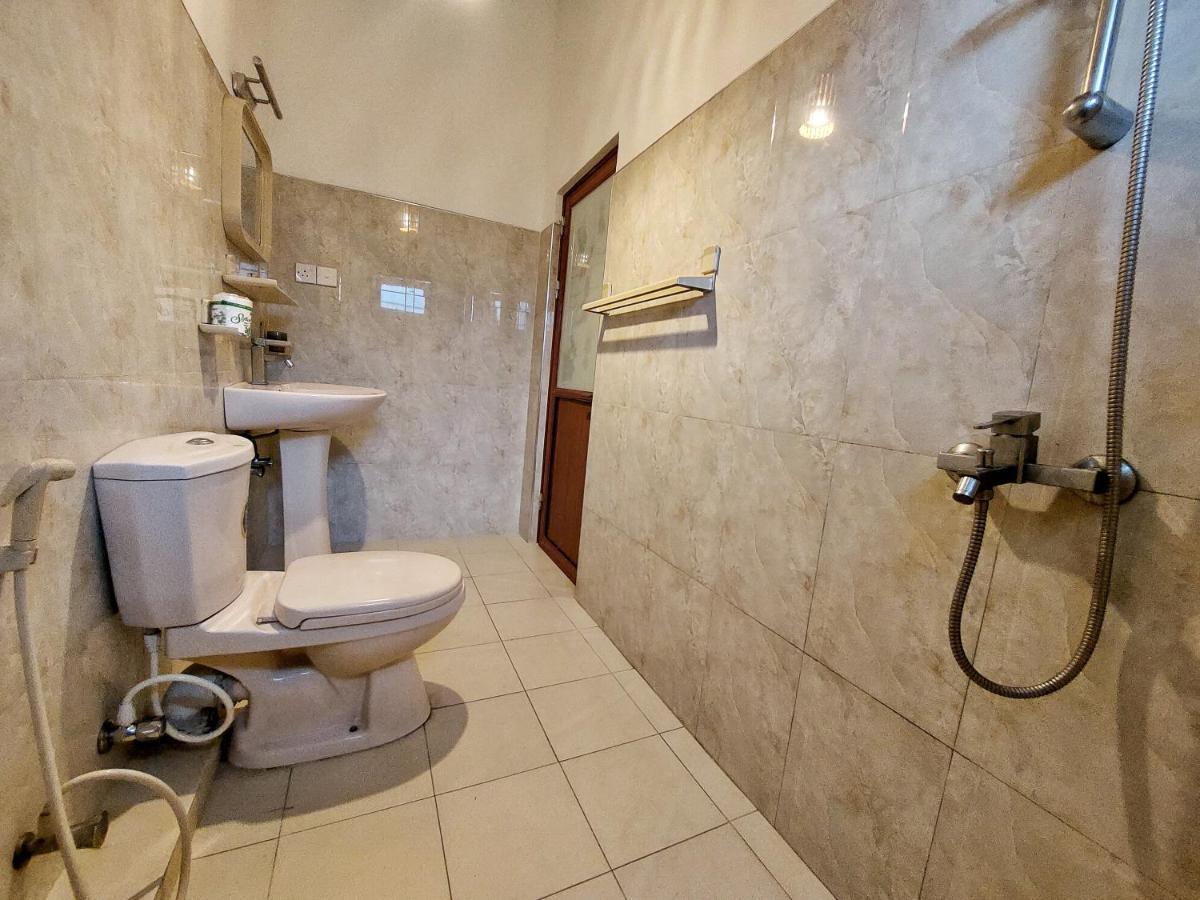 Sweden Inn Guesthouse Хиккадува Экстерьер фото