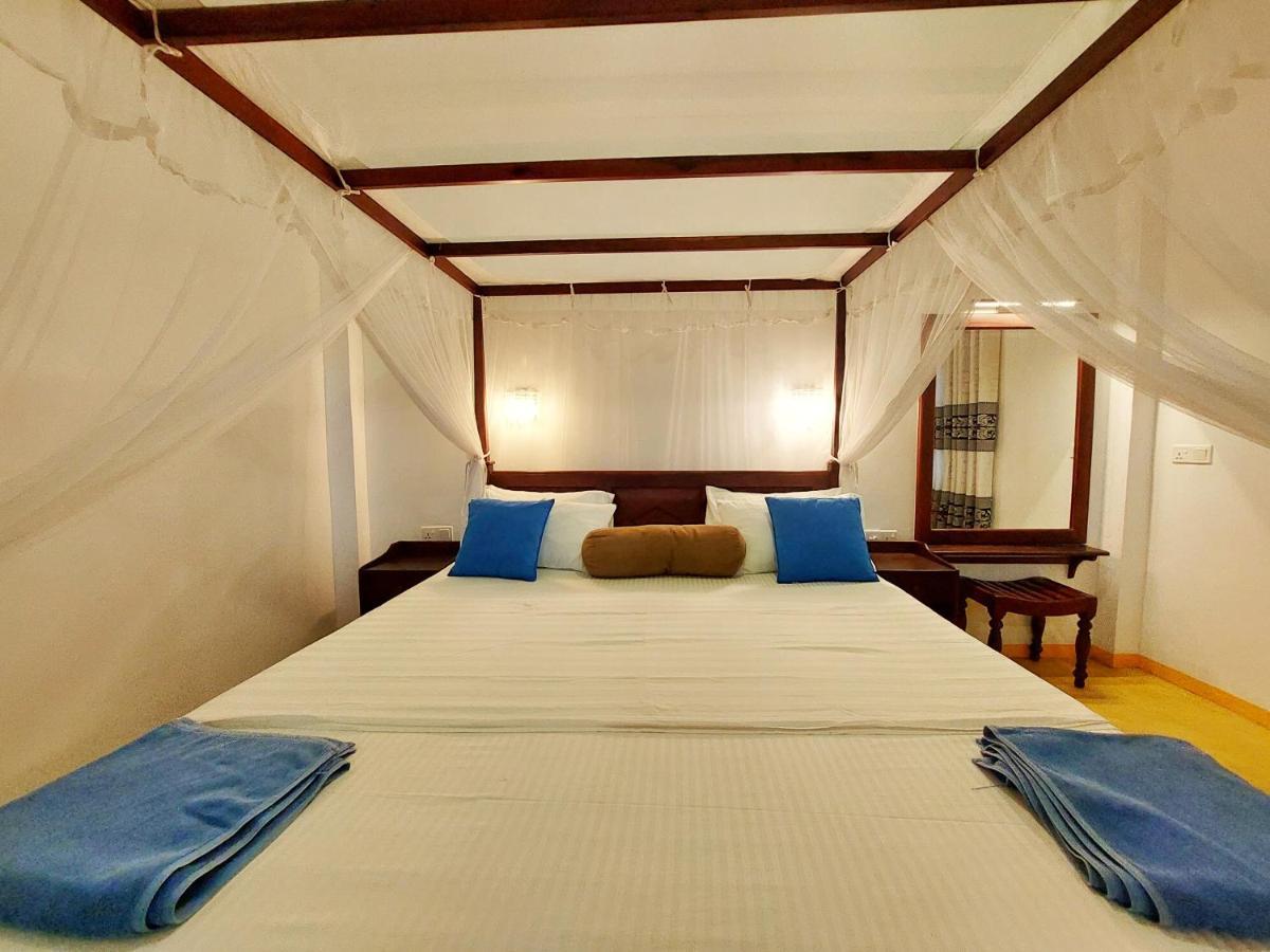 Sweden Inn Guesthouse Хиккадува Экстерьер фото