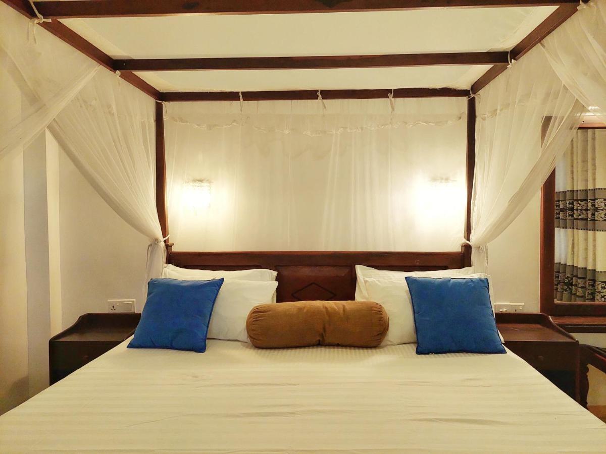 Sweden Inn Guesthouse Хиккадува Экстерьер фото