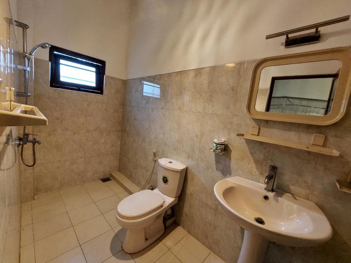 Sweden Inn Guesthouse Хиккадува Экстерьер фото