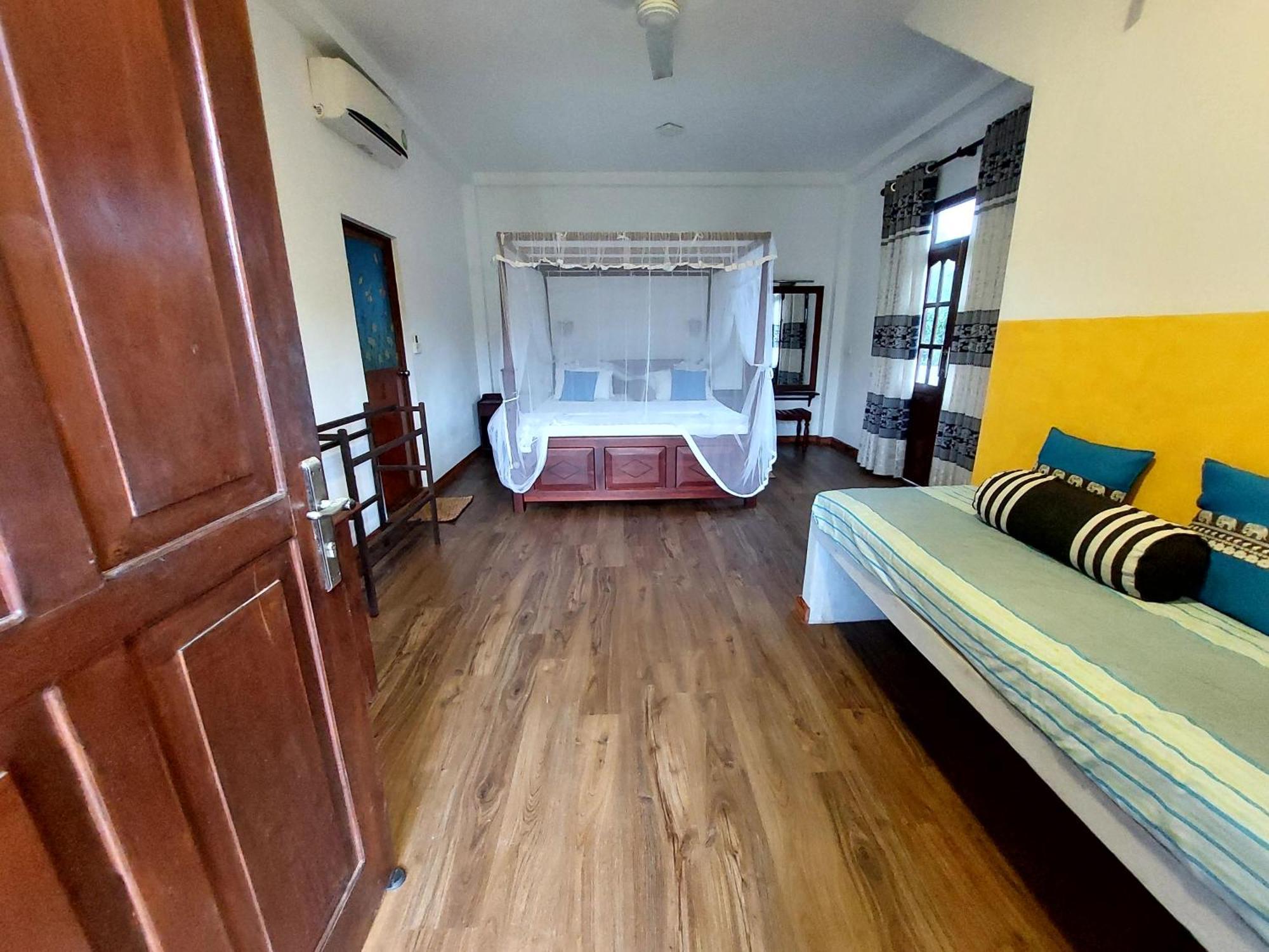 Sweden Inn Guesthouse Хиккадува Экстерьер фото