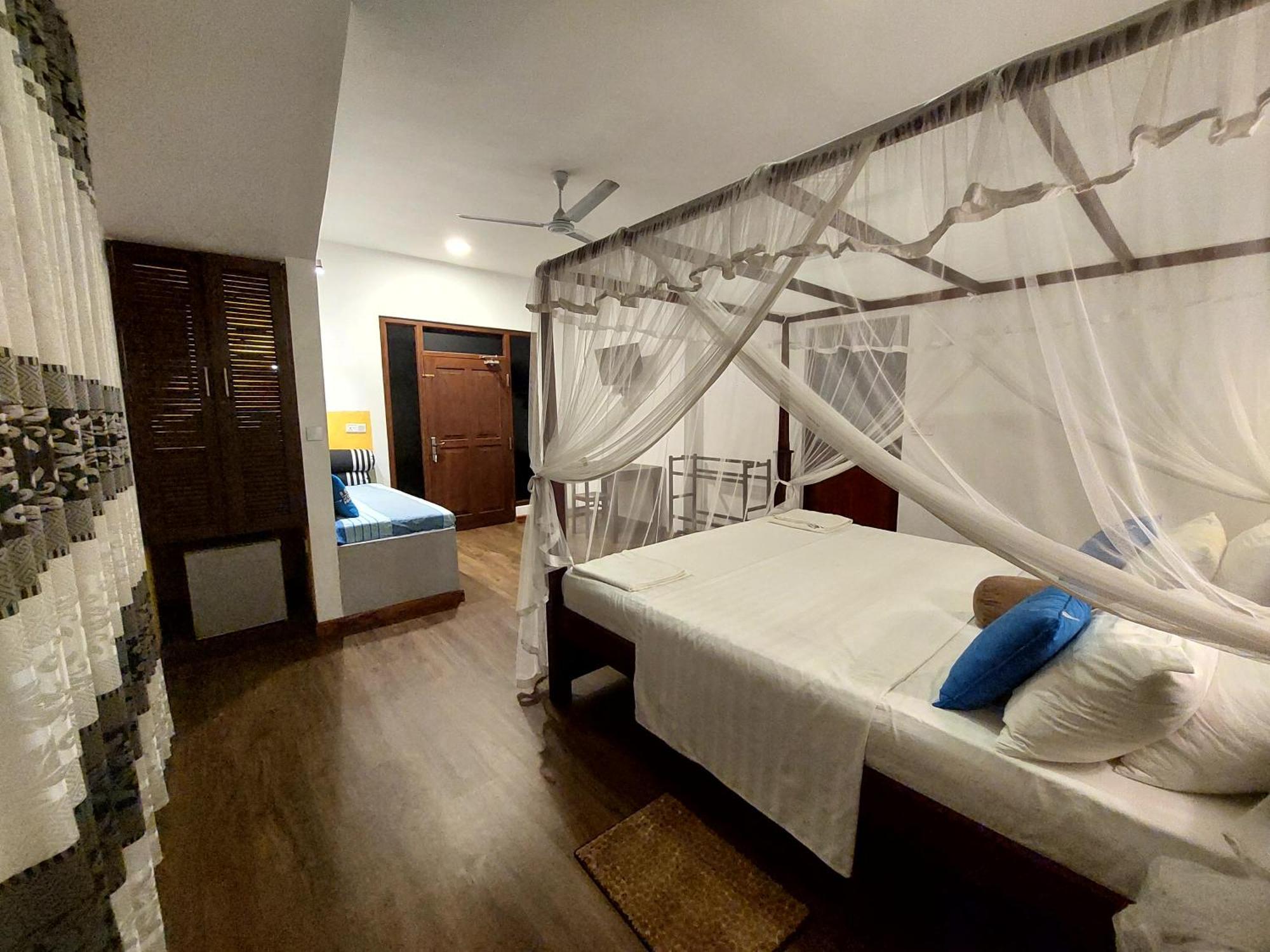 Sweden Inn Guesthouse Хиккадува Экстерьер фото