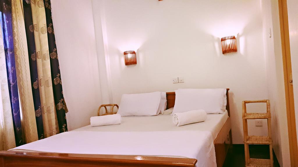 Sweden Inn Guesthouse Хиккадува Номер фото