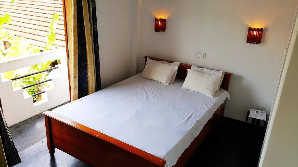 Sweden Inn Guesthouse Хиккадува Номер фото
