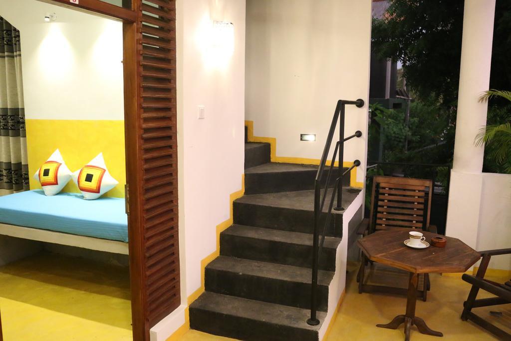 Sweden Inn Guesthouse Хиккадува Экстерьер фото